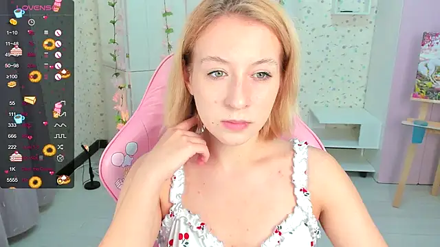 Snapshot of Emma_Garcias chatting on 10/18/25, 11:55 Emma Garcias online show from 10/18/25, 11:55
