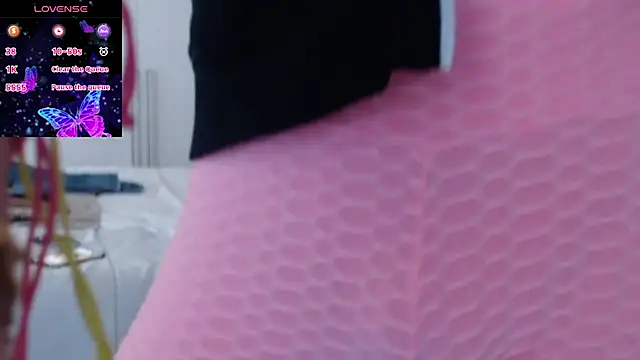 Snapshot of Spicypamy chatting on 10/24/25, 01:18 Spicypamy online show from 10/24/25, 01:18