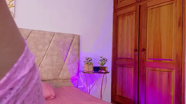 Snapshot of AmyVega_ chatting on 10/08/25, 01:09 AmyVega  online show from 10/08/25, 01:09