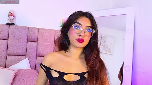 Snapshot of AmyVega_ chatting on 10/28/25, 02:31 AmyVega  online show from 10/28/25, 02:31