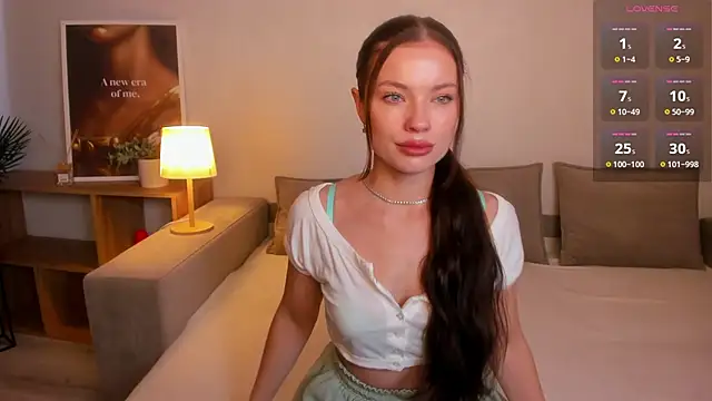 Snapshot of Taylaa_Luxe chatting on 10/17/25, 06:27 Taylaa Luxe online show from 10/17/25, 06:27