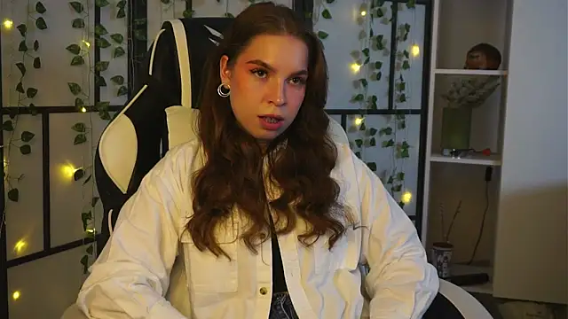 ToniaRoehr online show from 10/08/25, 05:32