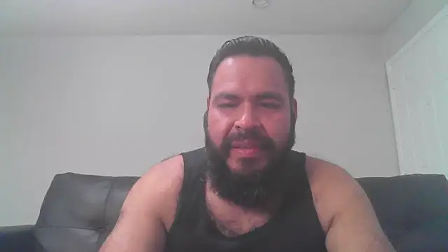 Snapshot of BigJohnBear39 chatting on 10/27/25, 05:11 BigJohnBear39 online show from 10/27/25, 05:11