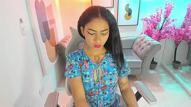 Juliie coper online show from 10/24/25, 12:12