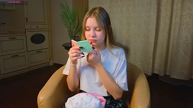 MarindaRuud online show from 12/15/25, 11:47