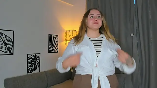 Snapshot of SweetRush chatting on 10/06/25, 02:03 SweetRush online show from 10/06/25, 02:03