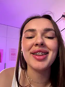 Snapshot of JenniferLouns chatting on 10/22/25, 12:49 JenniferLouns online show from 10/22/25, 12:49