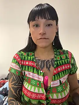 Snapshot of kyttyDanny chatting on 10/08/25, 04:26 kyttyDanny online show from 10/08/25, 04:26