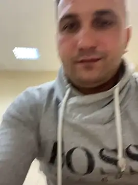 Snapshot of Mahrovmaxim chatting on 10/18/25, 05:25 Mahrovmaxim online show from 10/18/25, 05:25