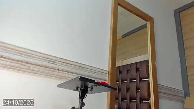 Snapshot of bella_tinkerbell_bahamas chatting on 10/24/25, 07:54 bella tinkerbell bahamas online show from 10/24/25, 07:54