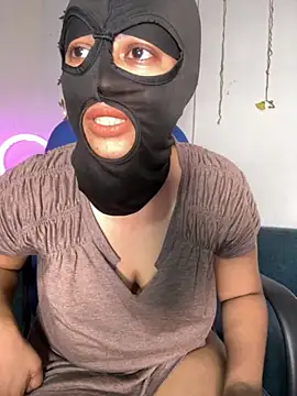 Snapshot of elza_laana chatting on 10/03/25, 06:05 elza laana online show from 10/03/25, 06:05