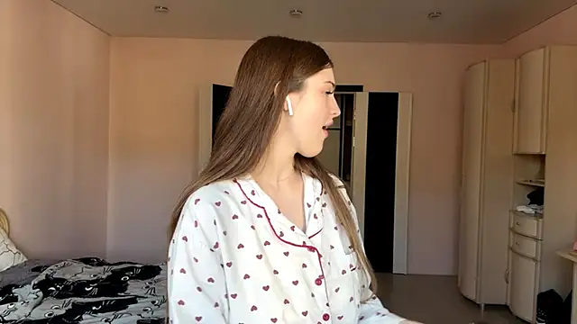 Snapshot of GilySuper chatting on 10/04/25, 07:06 GilySuper online show from 10/04/25, 07:06