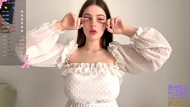 Snapshot of GilySuper chatting on 10/23/25, 06:23 GilySuper online show from 10/23/25, 06:23