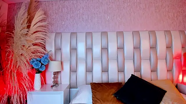 Snapshot of Lizzi_hotman chatting on 10/24/25, 01:18 Lizzi hotman online show from 10/24/25, 01:18