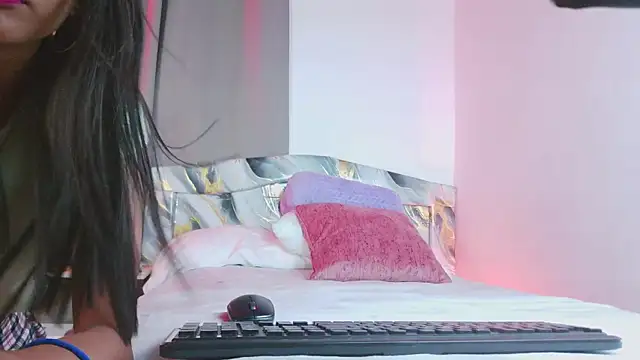 luna valen online show from 11/21/25, 08:18