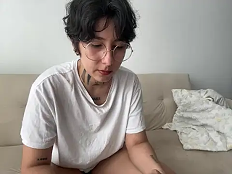 DaisyEmily online show from 05/24/26, 07:19