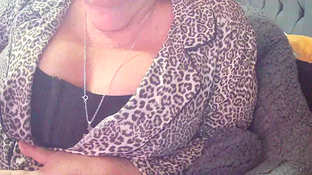 Playful MILF Demi online show from 02/02/26, 08:29
