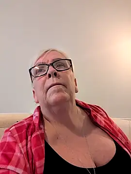 Playful MILF Demi online show from 02/11/26, 09:25
