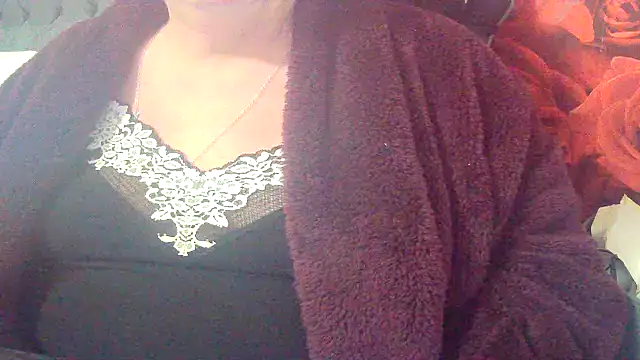 Playful MILF Demi online show from 04/08/26, 08:31