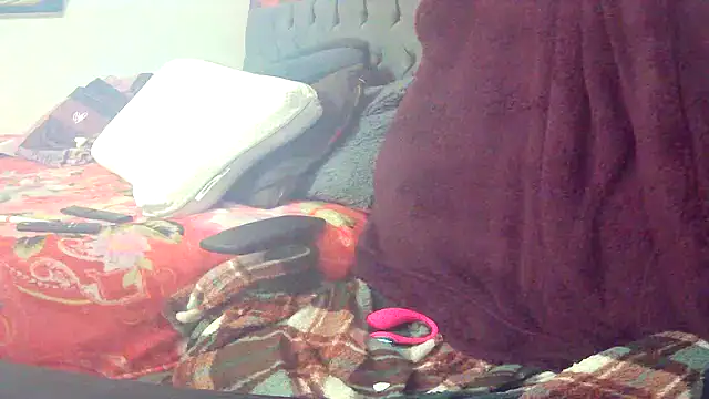 Playful MILF Demi online show from 06/03/26, 08:39