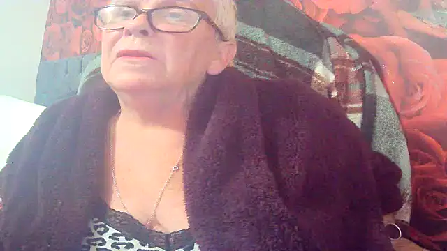 Playful MILF Demi online show from 06/03/26, 08:25