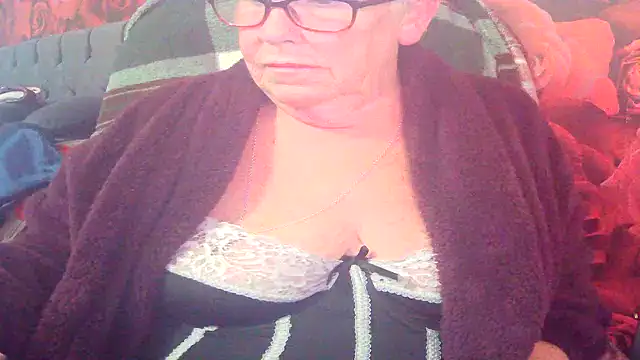 Playful MILF Demi online show from 06/15/26, 08:44