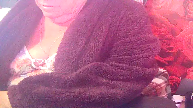 Playful MILF Demi online show from 06/17/26, 09:27