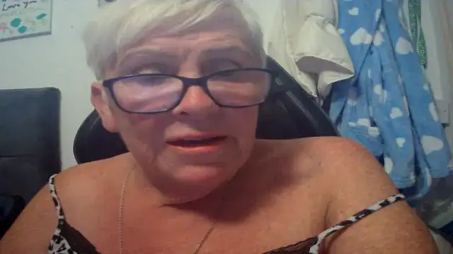 Playful MILF Demi online show from 07/05/26, 05:09