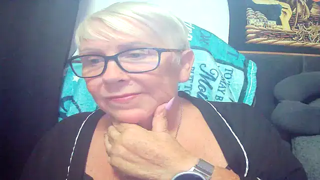 Playful MILF Demi online show from 07/24/26, 11:03