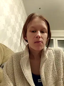 Snapshot of AlettaPaltrova chatting on 10/04/25, 04:16 AlettaPaltrova online show from 10/04/25, 04:16