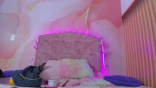 Malory  Jones online show from 11/12/25, 06:41