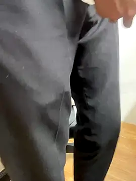 Snapshot of Wuza-H chatting on 11/10/25, 04:39 Wuza-H online show from 11/10/25, 04:39