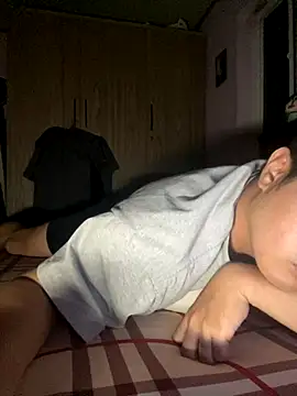 Snapshot of Zynzel chatting on 10/24/25, 05:09 Zynzel online show from 10/24/25, 05:09