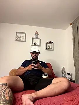 Snapshot of Ezzio_Scolaro chatting on 01/14/26, 02:17 Ezzio Scolaro online show from 01/14/26, 02:17