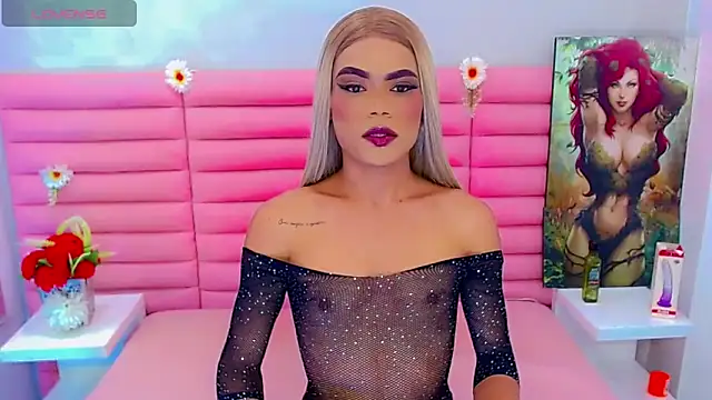 Snapshot of miss_dania75 chatting on 10/22/25, 03:29 miss dania75 online show from 10/22/25, 03:29