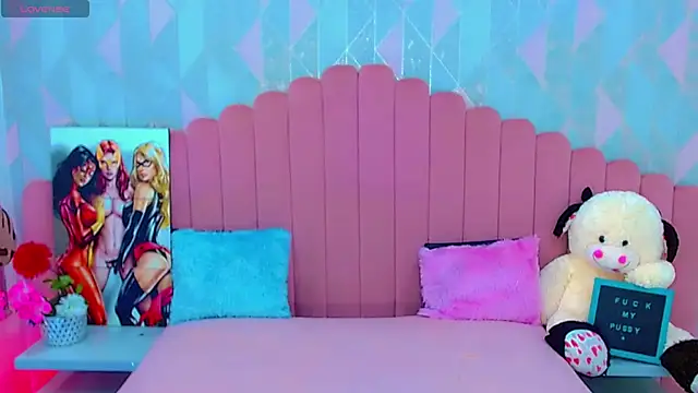 Snapshot of miss_dania75 chatting on 11/19/25, 04:29 miss dania75 online show from 11/19/25, 04:29