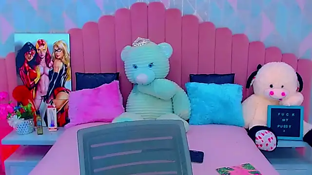 Snapshot of miss_dania75 chatting on 11/25/25, 05:18 miss dania75 online show from 11/25/25, 05:18