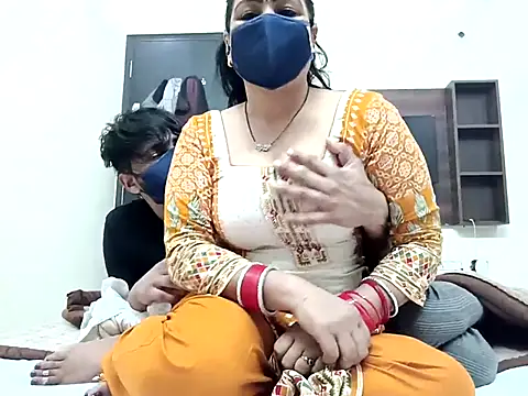 horny milf couple online show from 01/16/26, 05:50