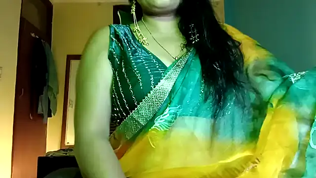 horny milf couple online show from 05/25/26, 07:53