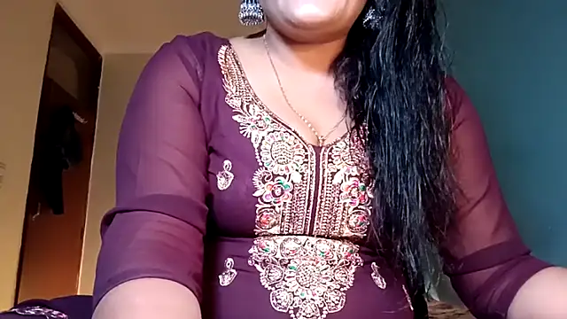 horny milf couple online show from 06/06/26, 06:34