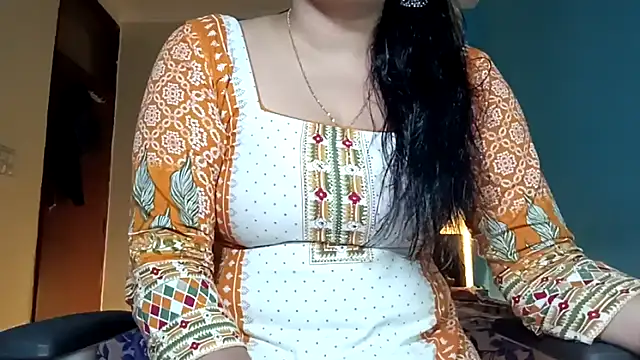 horny milf couple online show from 06/07/26, 05:49