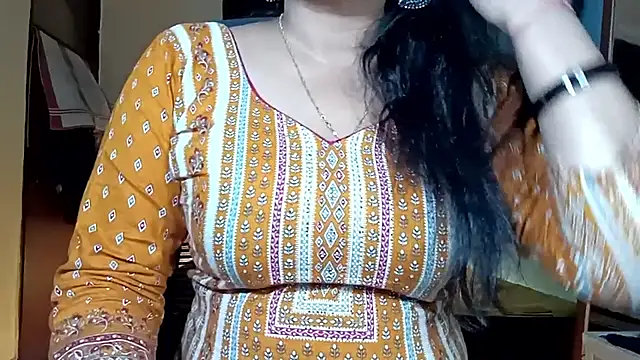horny milf couple online show from 06/14/26, 06:21