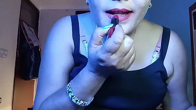 horny milf couple online show from 07/01/26, 08:05