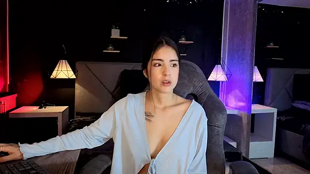 giapearl25 online show from 10/30/25, 01:23