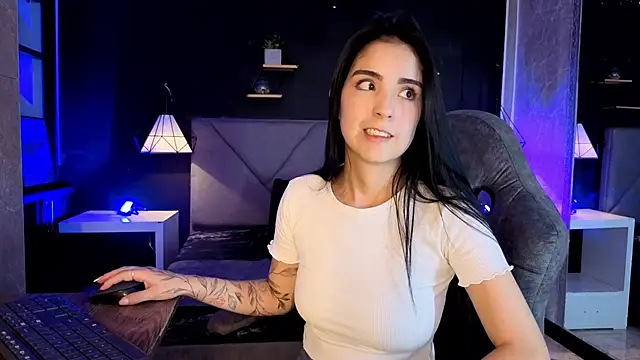 giapearl25 online show from 11/12/25, 01:39