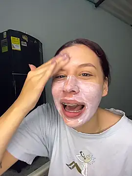 Snapshot of iisabella09 chatting on 11/13/25, 06:12 iisabella09 online show from 11/13/25, 06:12