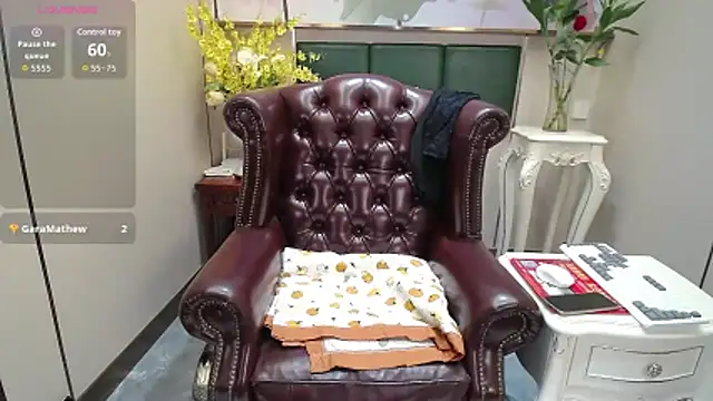 selinajuan online show from 10/25/25, 12:18