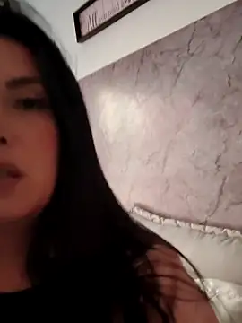 Snapshot of Nina-Velour chatting on 10/06/25, 09:01 Nina-Velour online show from 10/06/25, 09:01