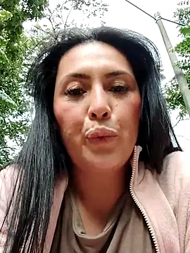 Snapshot of Nina-Velour chatting on 10/07/25, 01:19 Nina-Velour online show from 10/07/25, 01:19