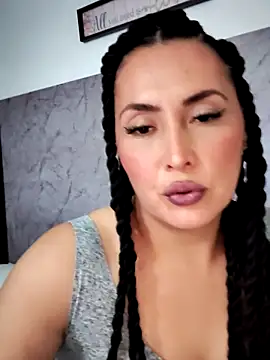 Snapshot of Nina-Velour chatting on 10/09/25, 11:36 Nina-Velour online show from 10/09/25, 11:36